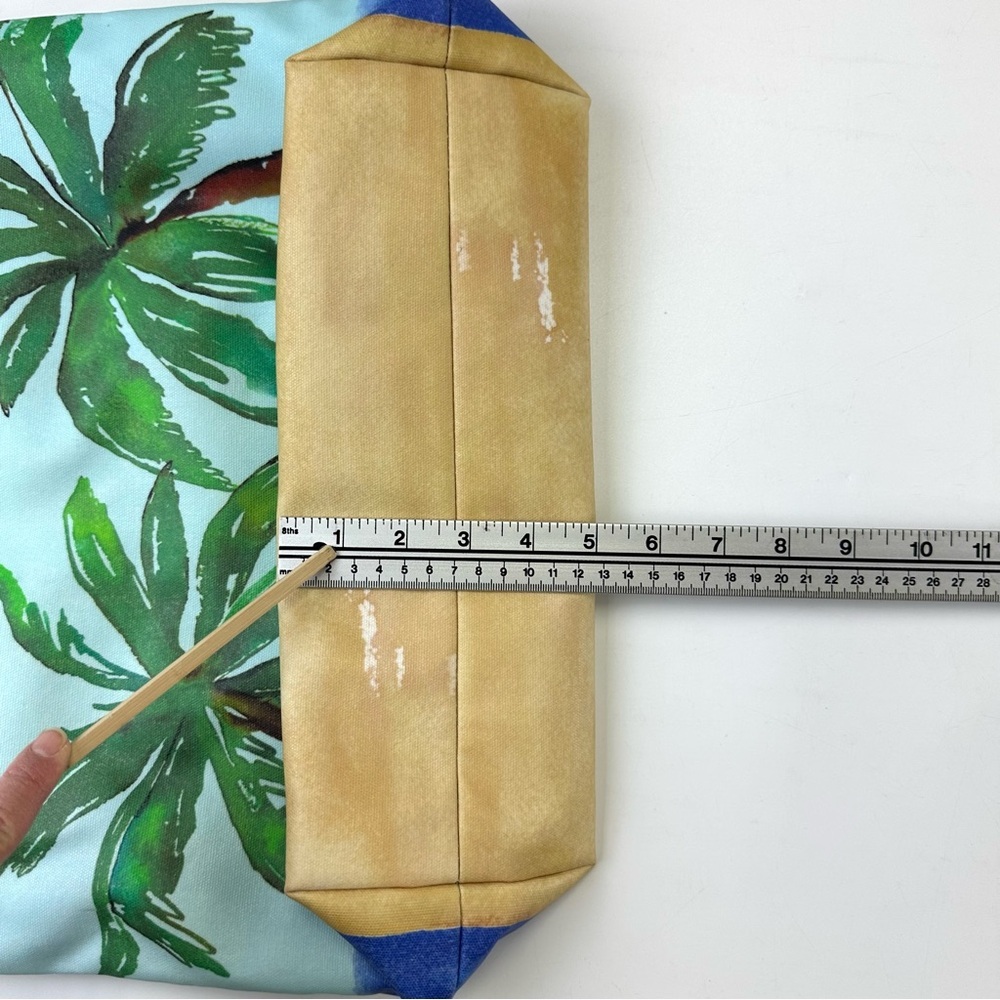 Kate Spade Breath of Fresh Air I Need a Vacation Large Tote
Beach Sun and Sand - Picture 10 of 13